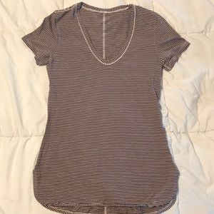 Lululemon scoop neck Tee, size 4, Black and Tan
